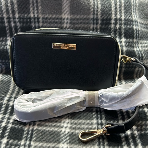 Adrienne Vittadini Handbags - COPY - Adrienne Vittadini Studio  Cross body with charging pack